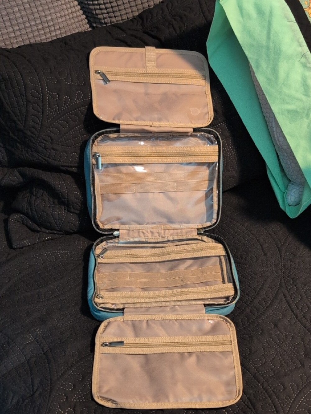 Quilted Light Teal Travel Tote Bag - Picture 4 of 6